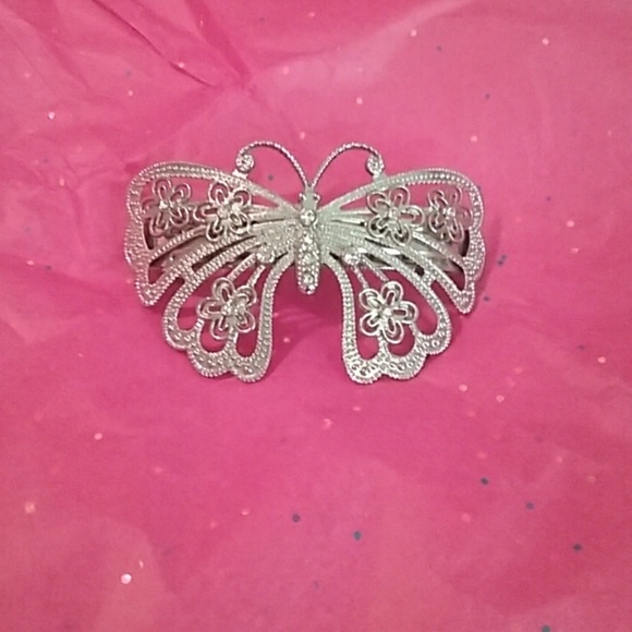 Accessories - Beautiful silver  butterfly hair clip